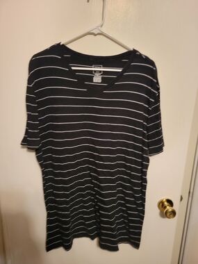 Mossimo Supply Co. Black V-Neck Short Sleeve Tee with White Stripes